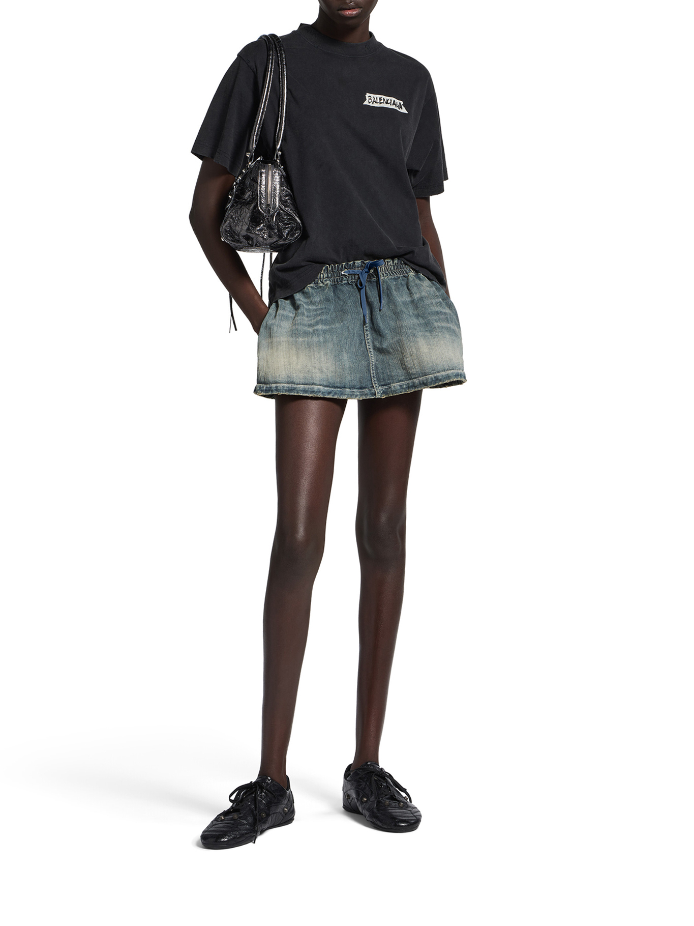 [Balenciaga] T-shirts Short Sleeve SS26 850990TTVL61041 FADED WASHED BLACK