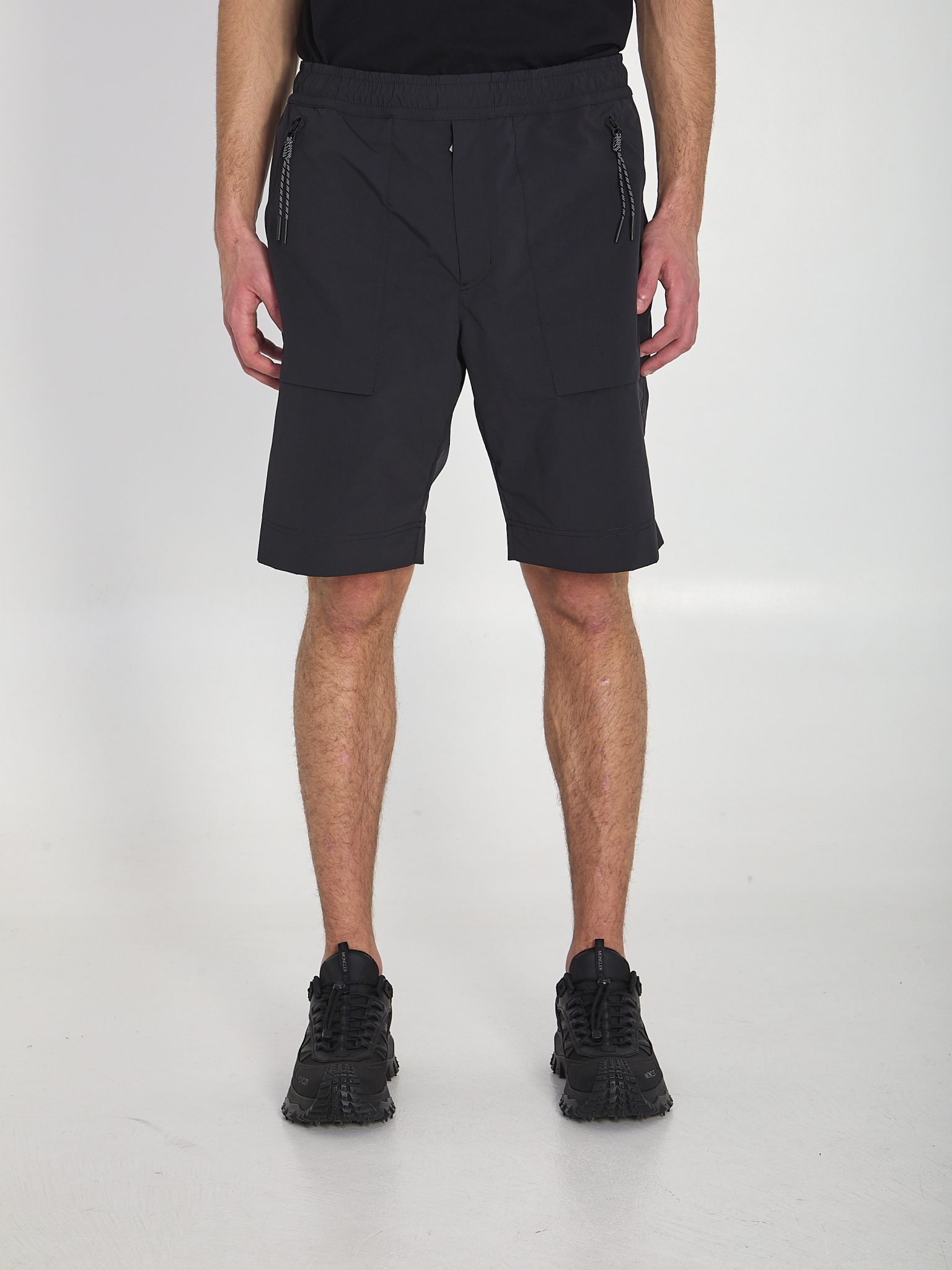 [MONCLER GRENOBLE] Shorts SS26 L10972B00003_597SL_999