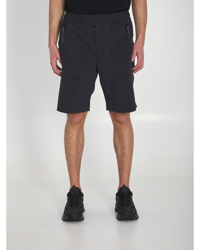 [MONCLER GRENOBLE] Shorts SS26 L10972B00003_597SL_999