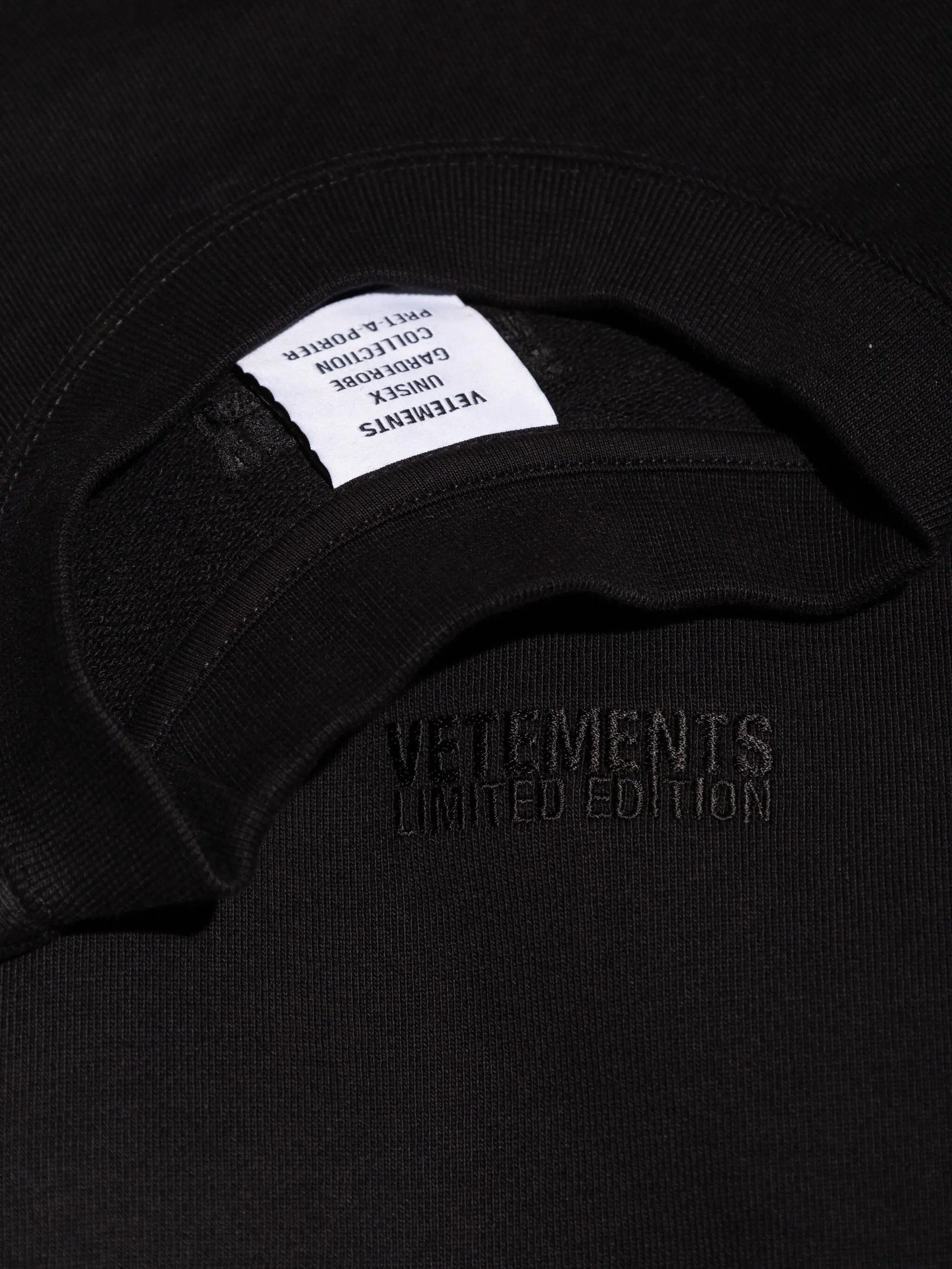[Vetements] Sweatshirt FW25 UH76CW400B