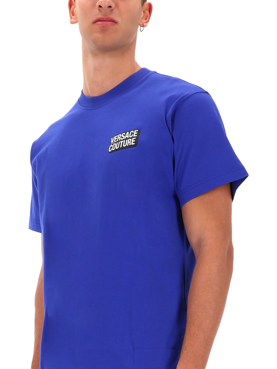 [VERSACE JEANS COUTURE] T-shirts Short Sleeve FW25 79GAHP10_CJ01P289