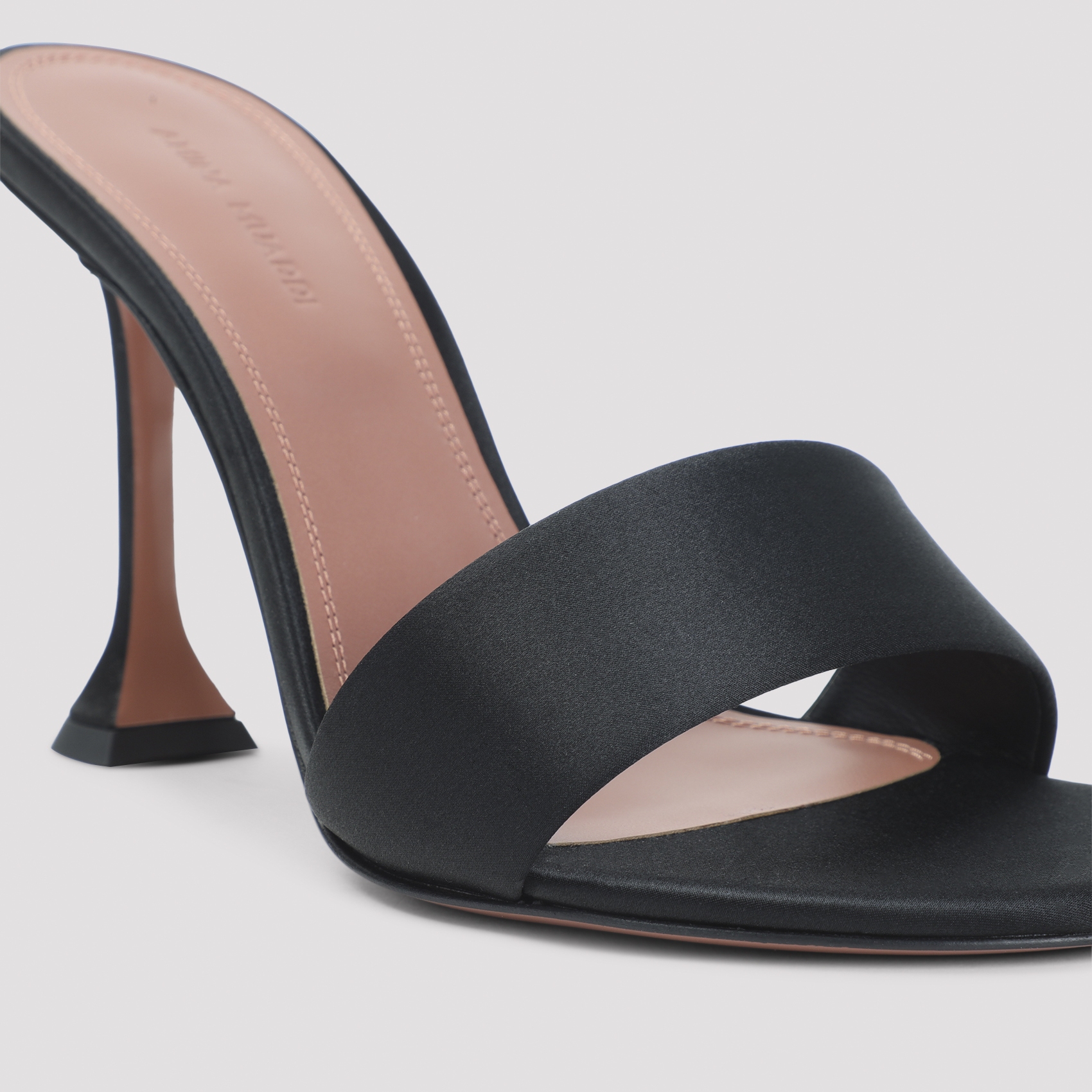 [Amina Muaddi] Pumps FW26 17S366175AND
