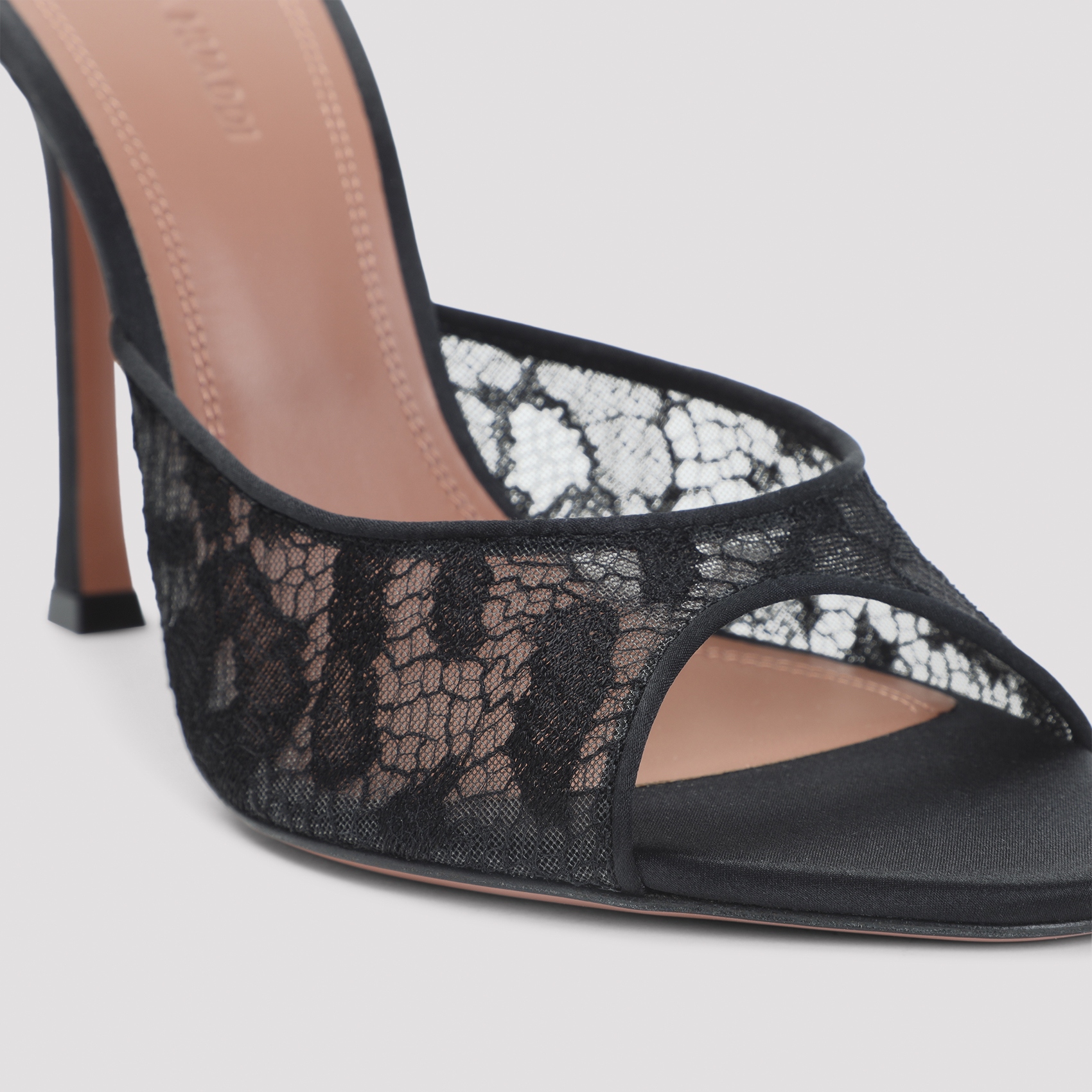 [Amina Muaddi] Pumps FW26 17S366113ALE