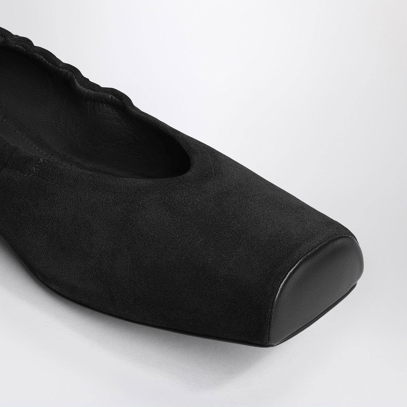 [Alaia] Flat shoes FW25 AA3A070CK324LE