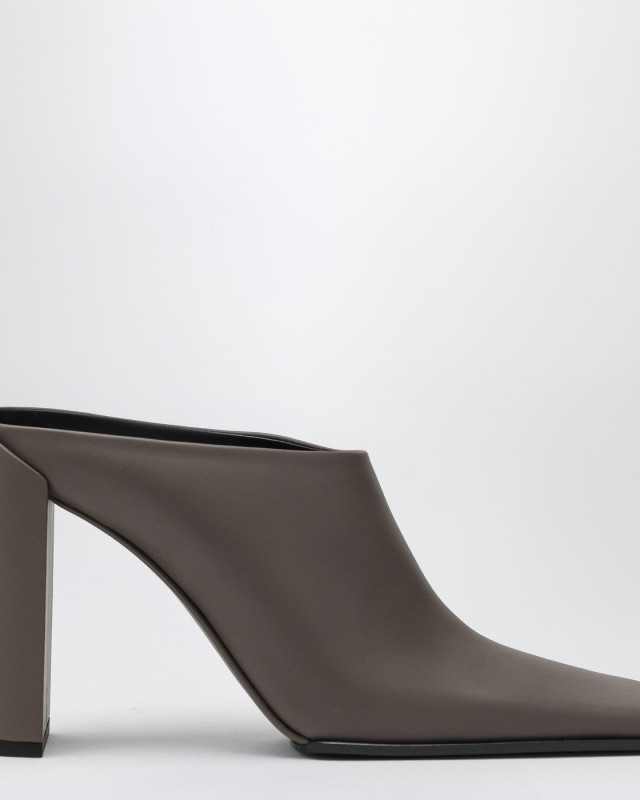 [Alaia] Slippers FW25 AA3M2006I049LE