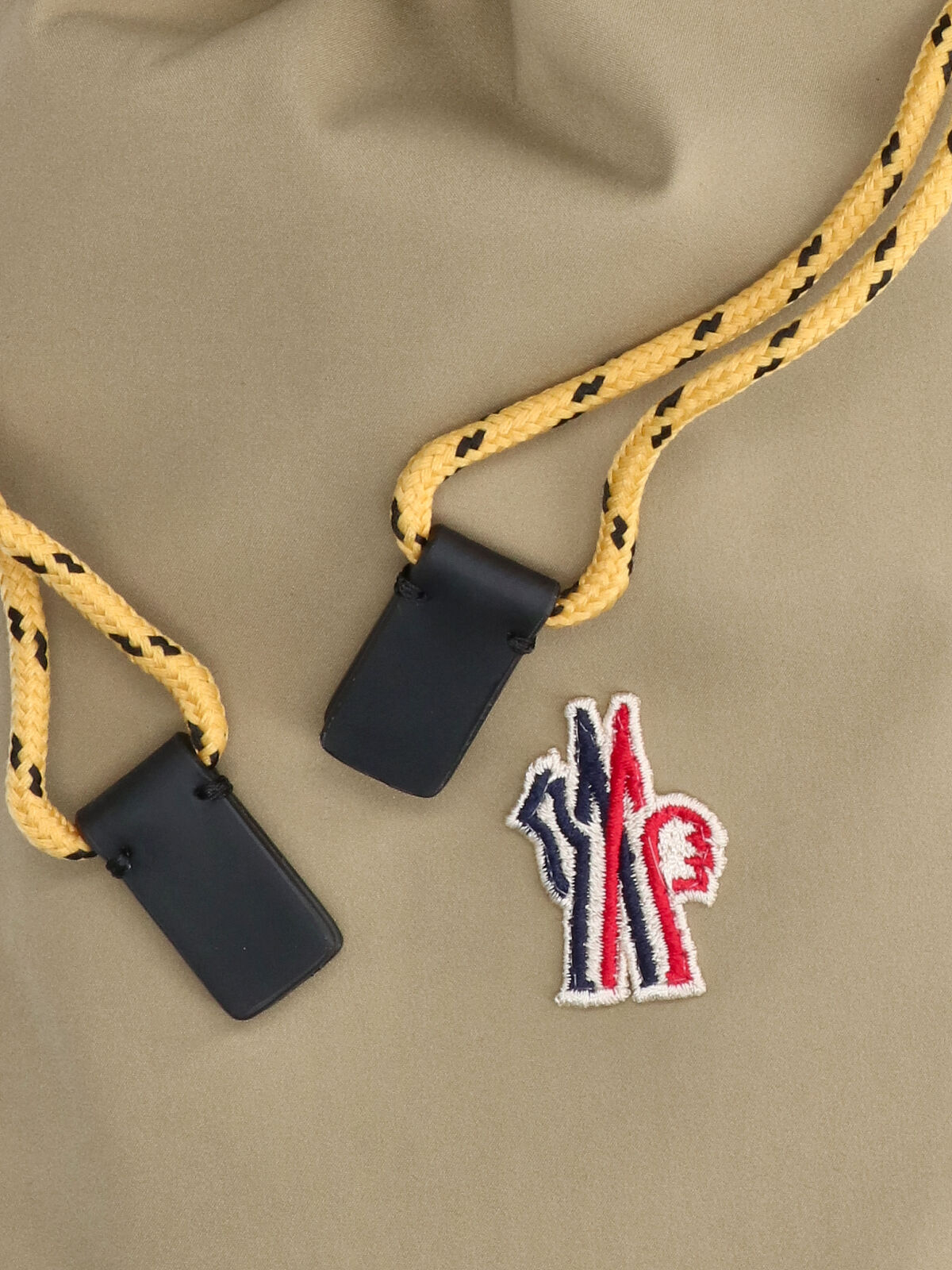 [Moncler] Pouch SS26 098 5L000 06 M975423F