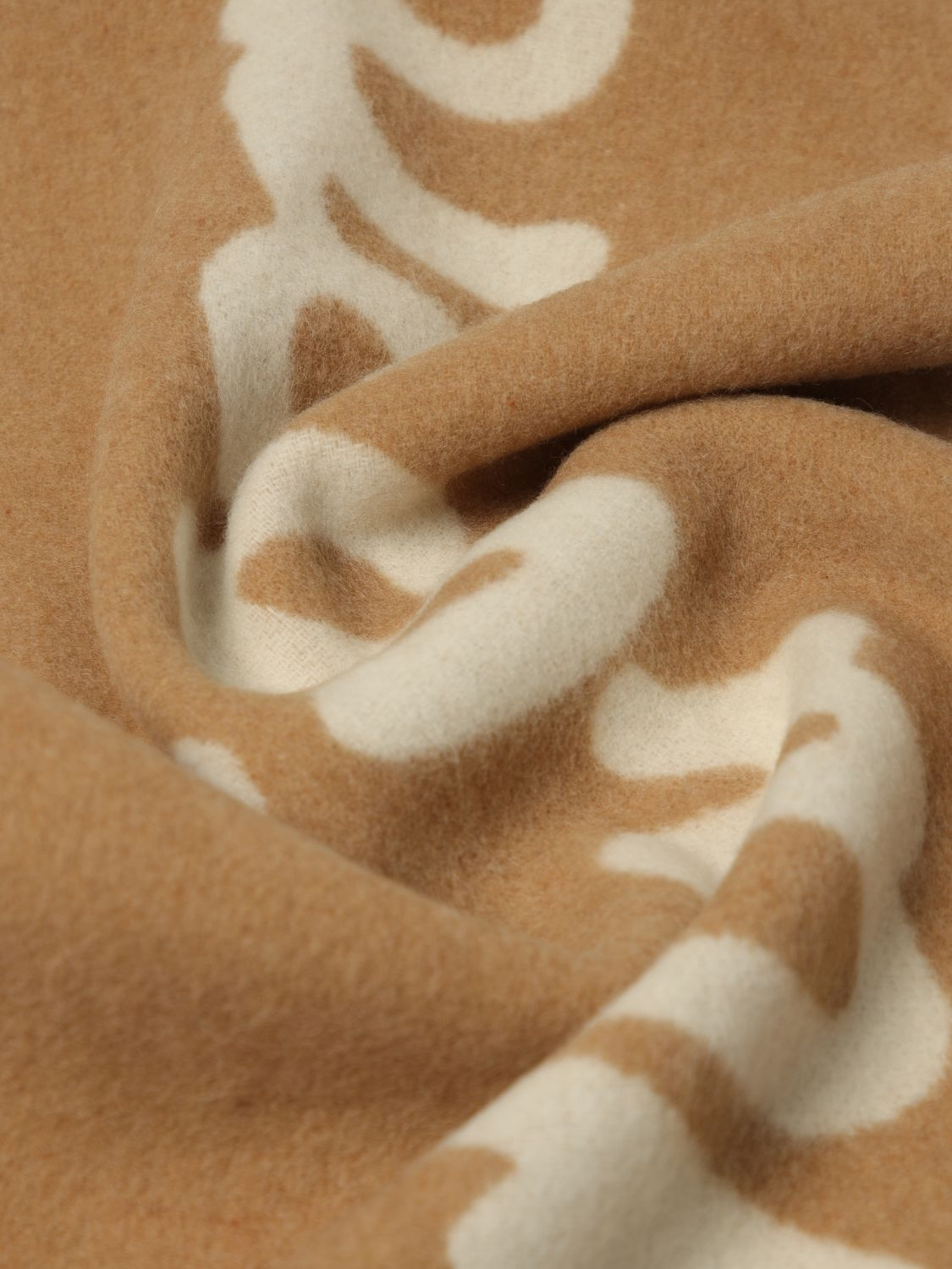 [MAISON KITSUNE] Scarf FW25 PM06202WB0038 384