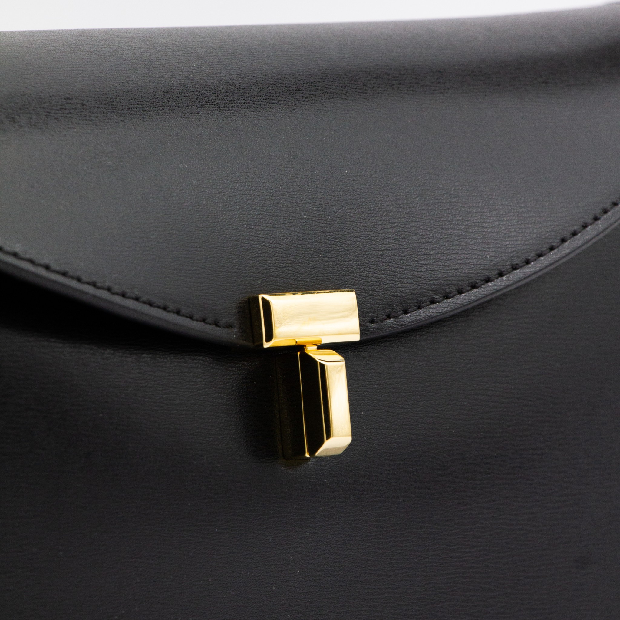 [TOTEME] Shoulder bag FW26 234WLGBG417LE0025001