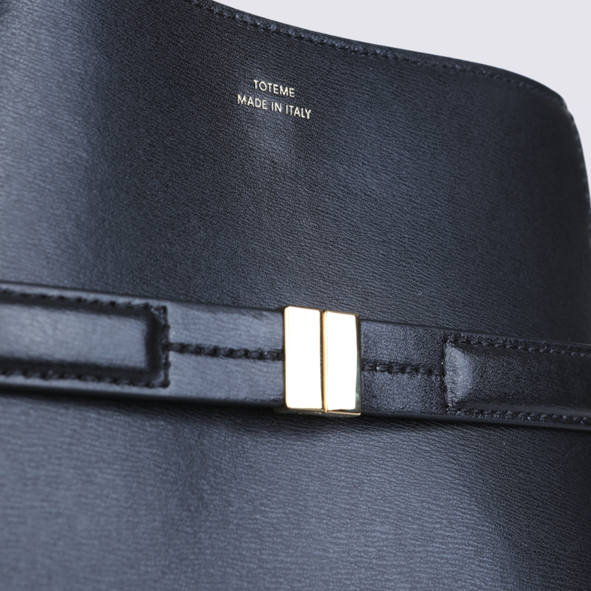 [TOTEME] Shoulder bag FW26 244WAL0048LE0025001