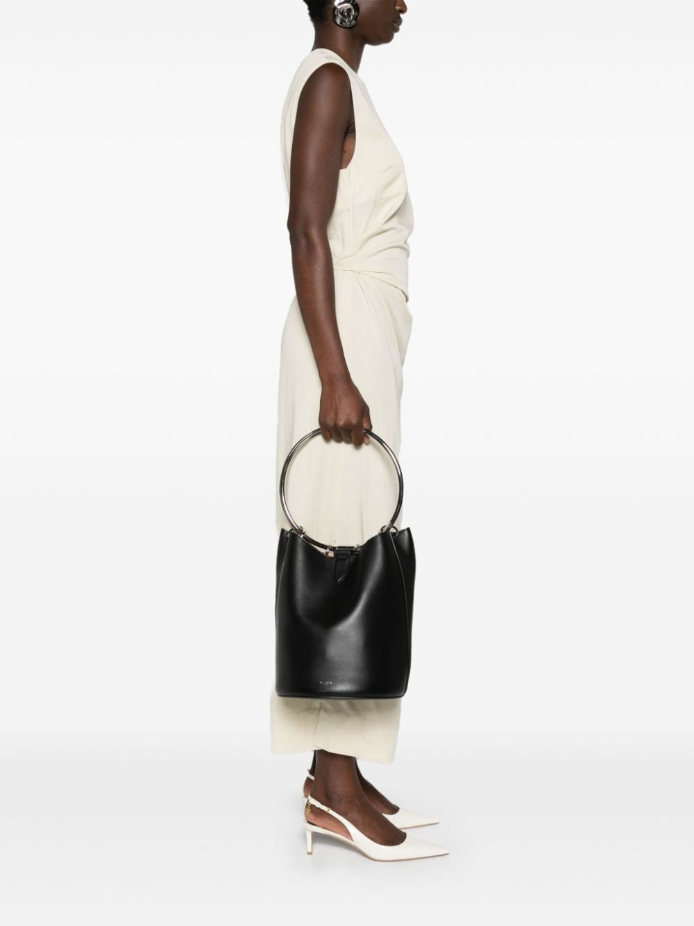 [Alaia] Shoulder bag FW24 AA1S02825CA515999