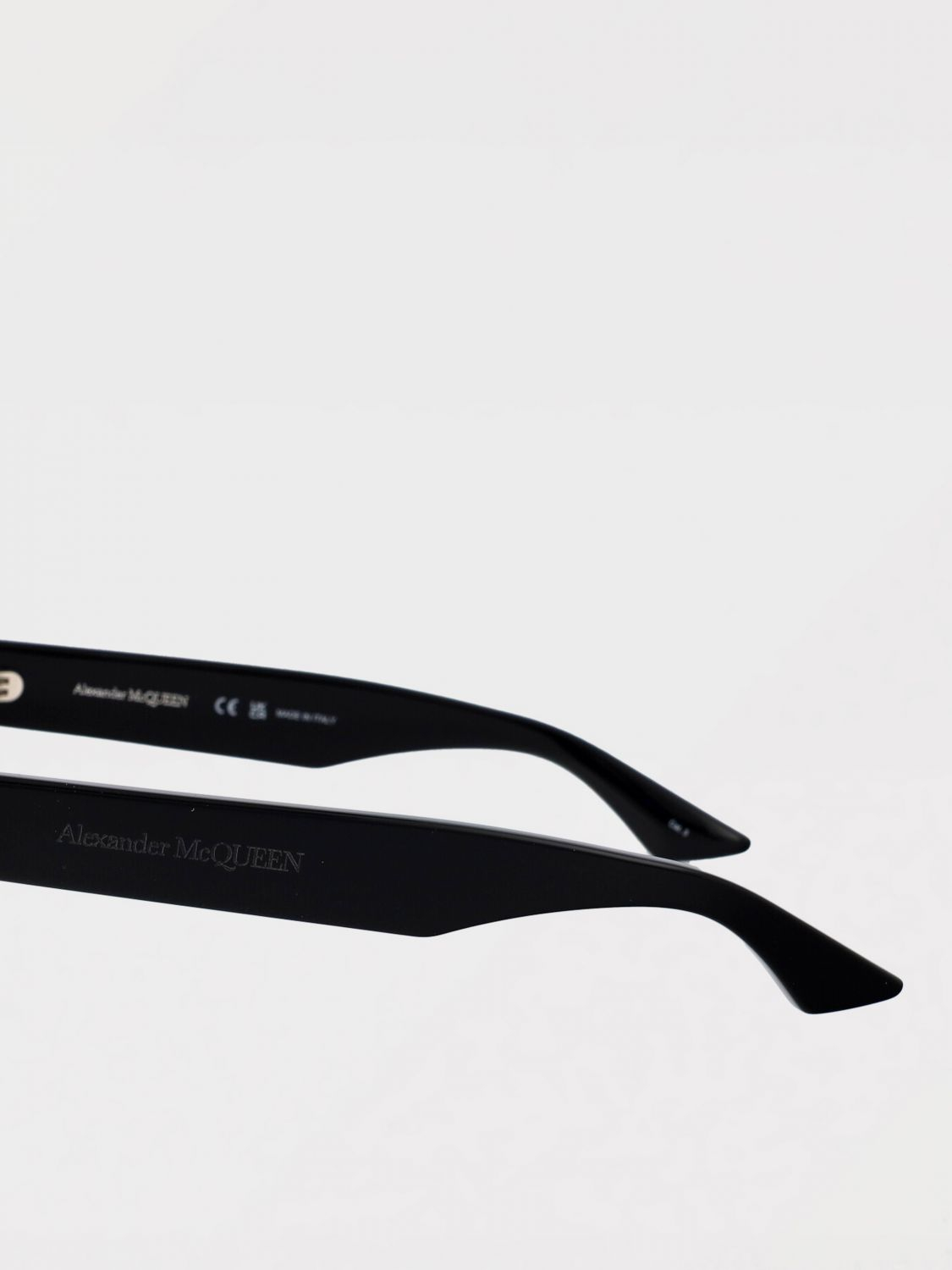 [McQueen] Sunglasses FW25 AM0442S 001