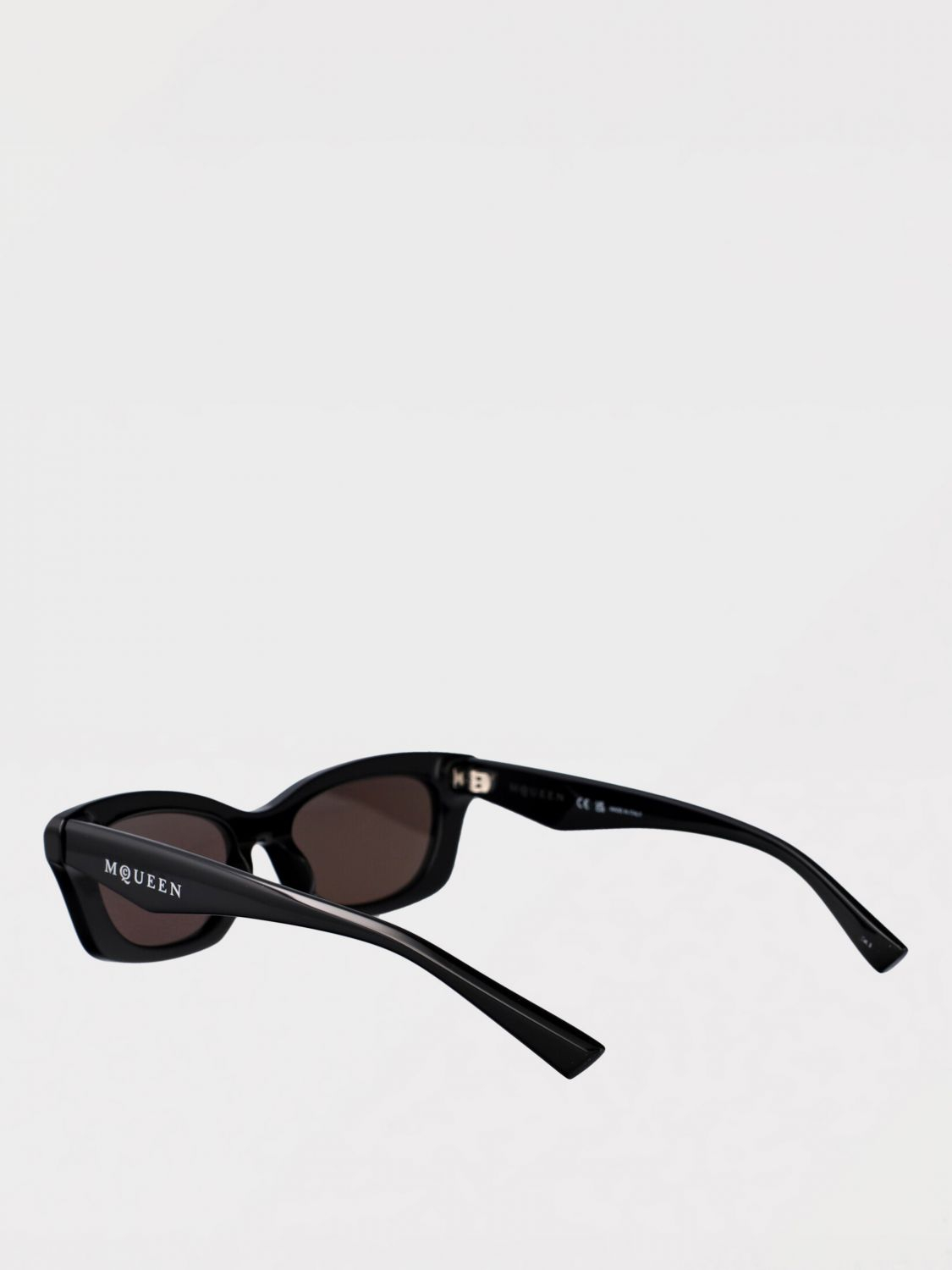 [McQueen] Sunglasses FW25 AM0474S 001