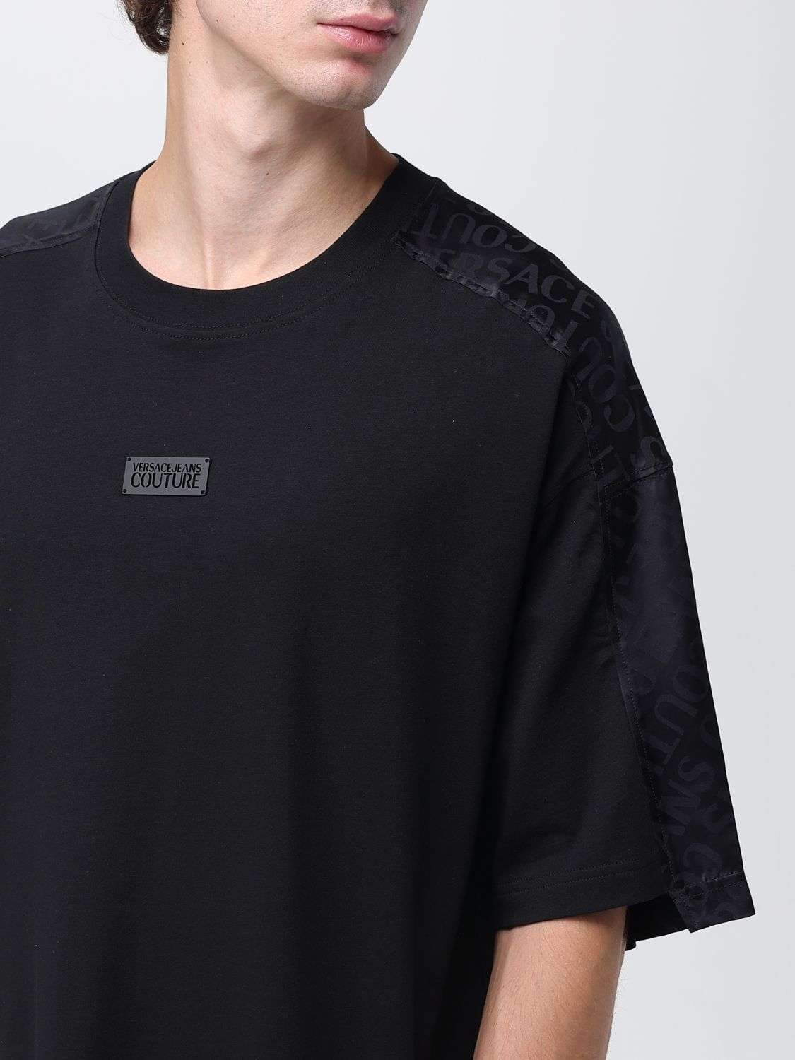 [VERSACE JEANS COUTURE] T-shirts Short Sleeve FW25 79GAH610J0001 899
