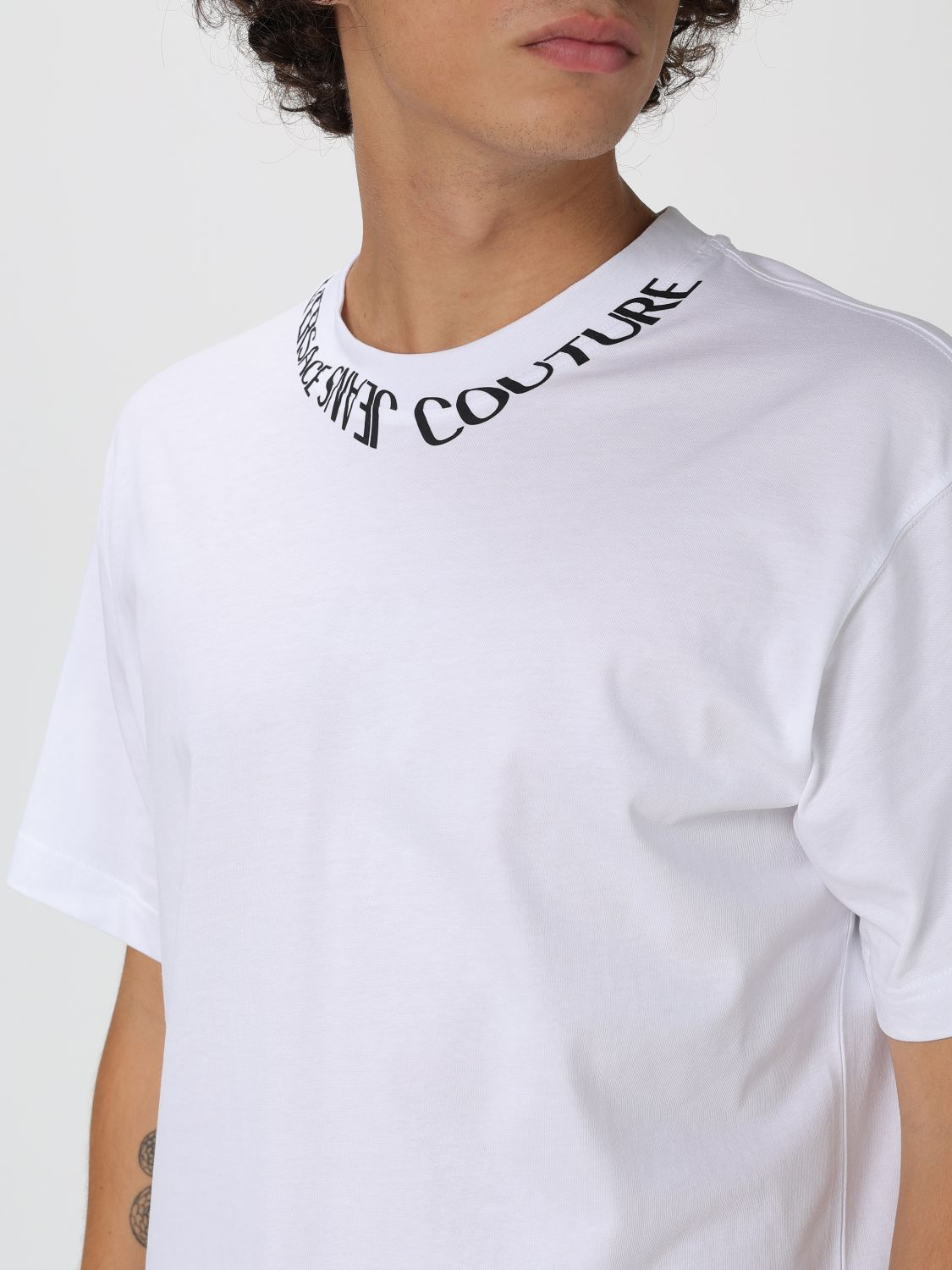 [VERSACE JEANS COUTURE] T-shirts Short Sleeve FW25 79GAHP03CJ01P 003