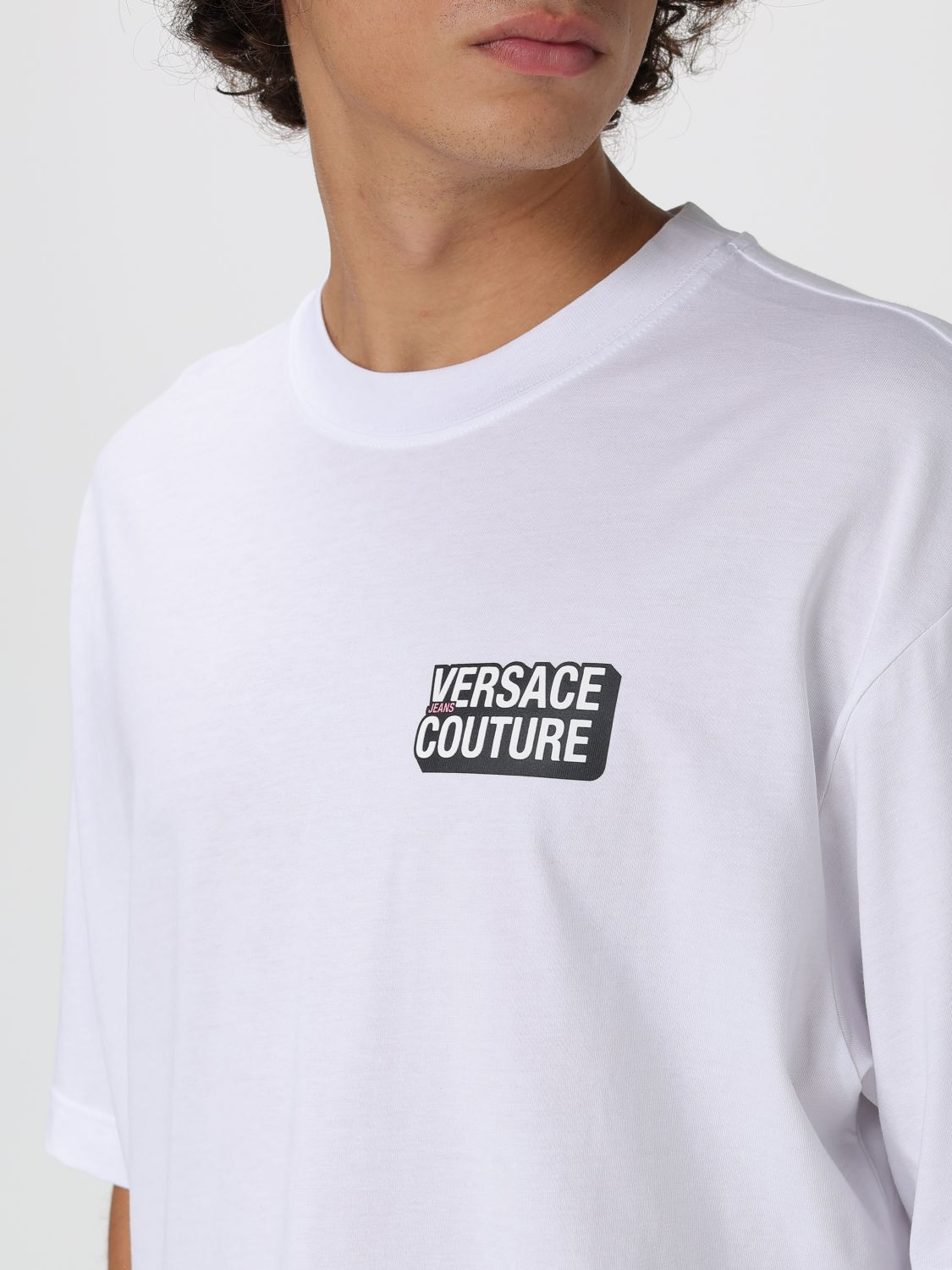 [VERSACE JEANS COUTURE] T-shirts Short Sleeve FW25 79GAHP05CJ01P 003