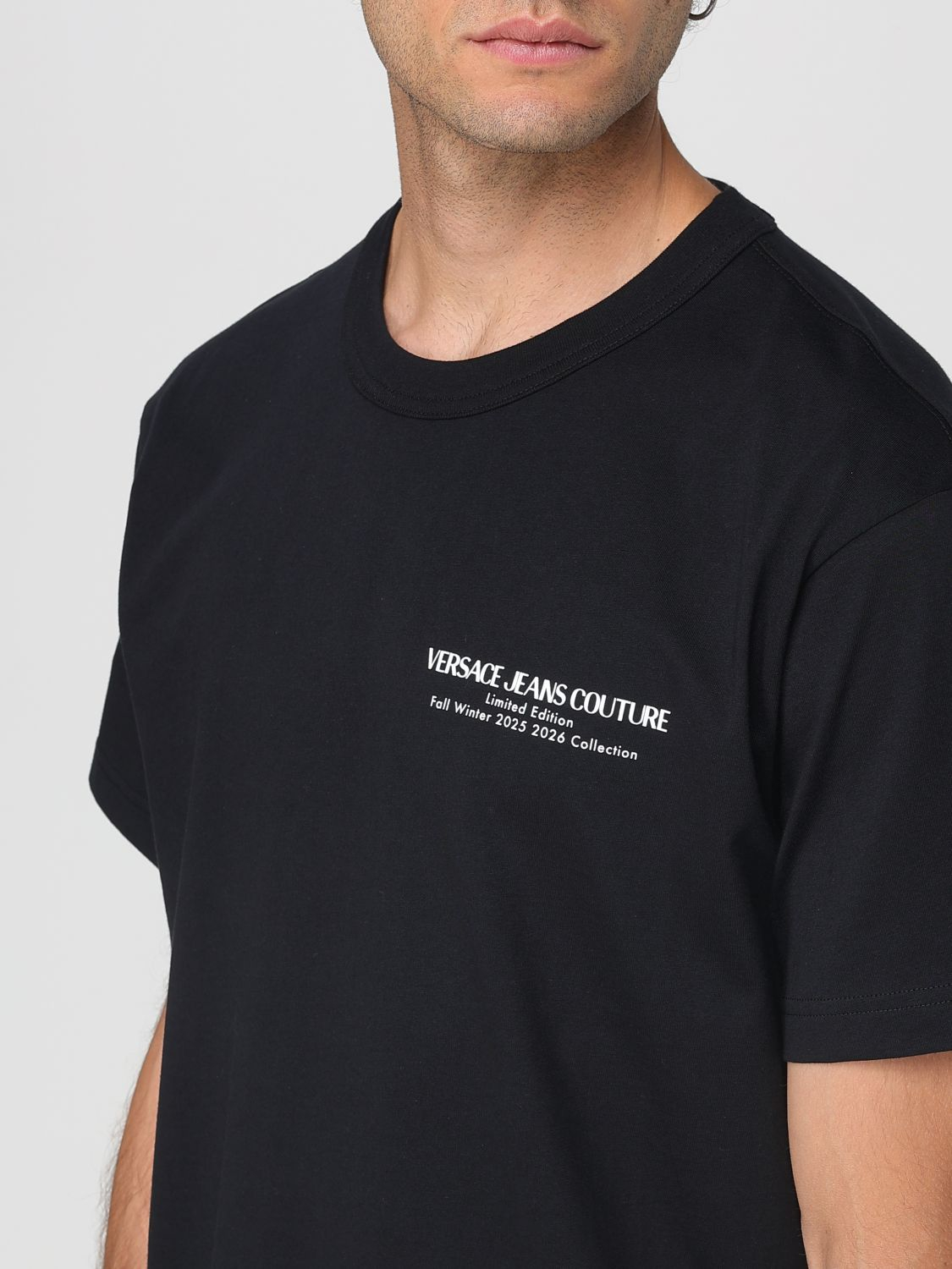 [VERSACE JEANS COUTURE] T-shirts Short Sleeve FW25 79GAHE10CJ00E 899