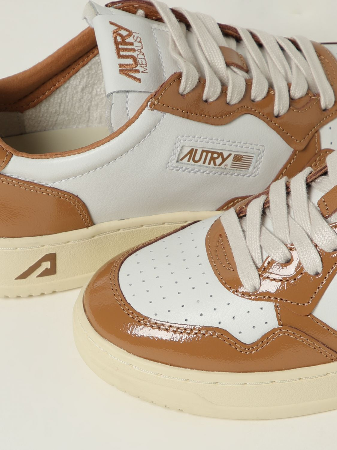 [AUTRY] Sneakers FW25 AULW RT02