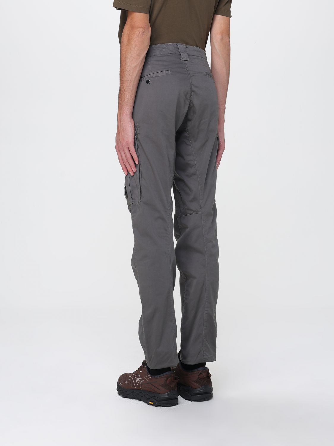 [C.P. Company] Trousers FW25 18CMPA056A005694G 935
