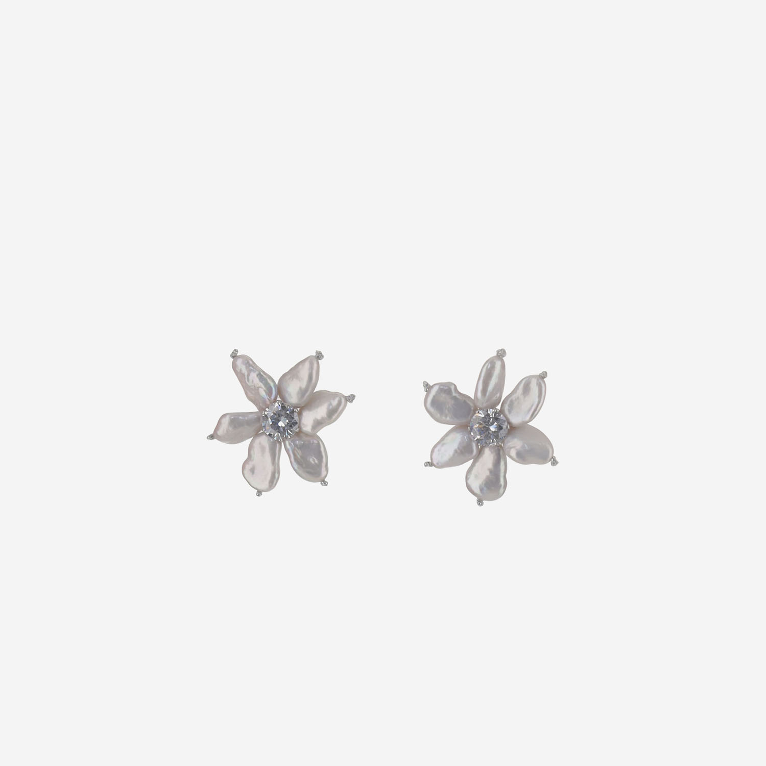 [MELA] Earring SS26 FFIOREWHITEROSEGRIGIO