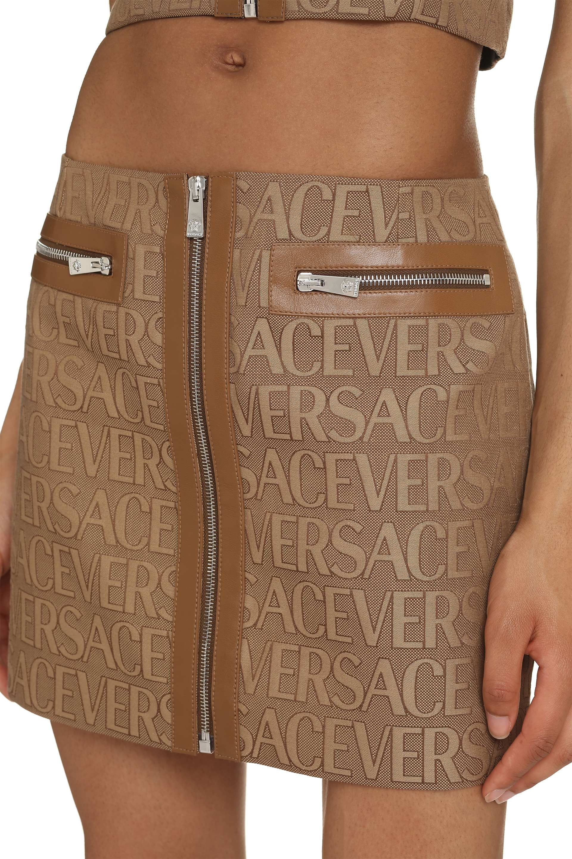 [Versace] Mini skirt FW23 10109261A03315_2N740