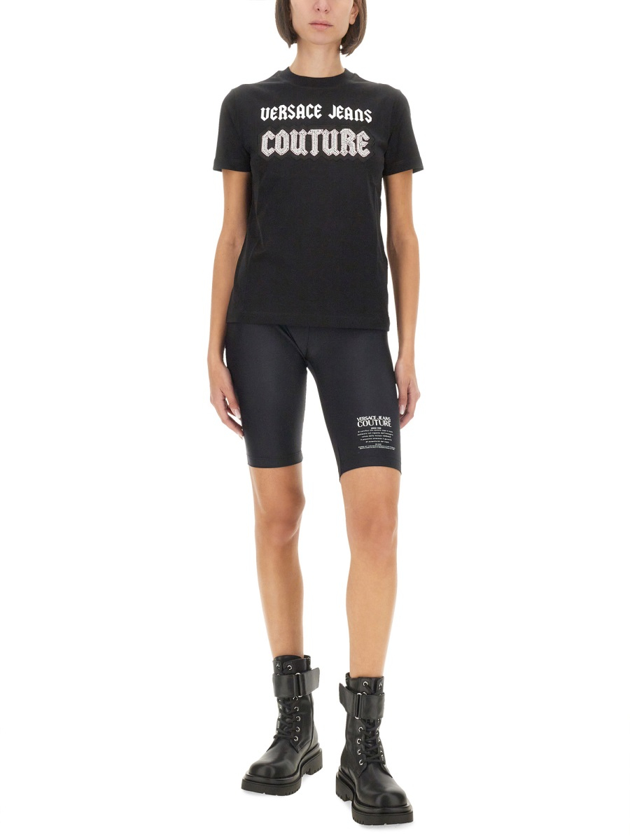 [VERSACE JEANS COUTURE] T-shirts Short Sleeve FW24 77HAHC02_CJ01C899