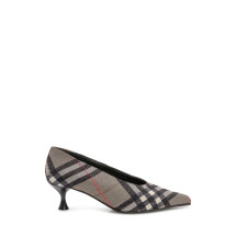 [Burberry] Pumps FW25 8116854 C1846