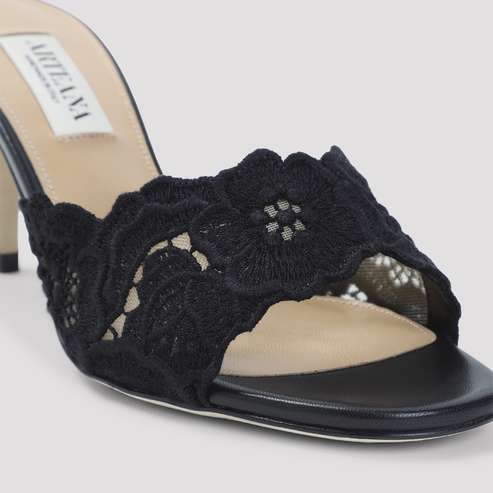 [ARTEANA] Pumps FW26 SIGCOMBLASL75