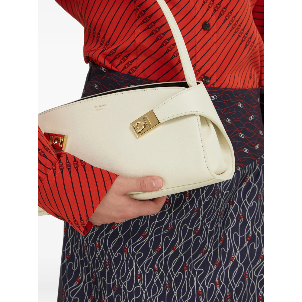 [Ferragamo] Shoulder bag FW26 21A712 0798502 MASNE