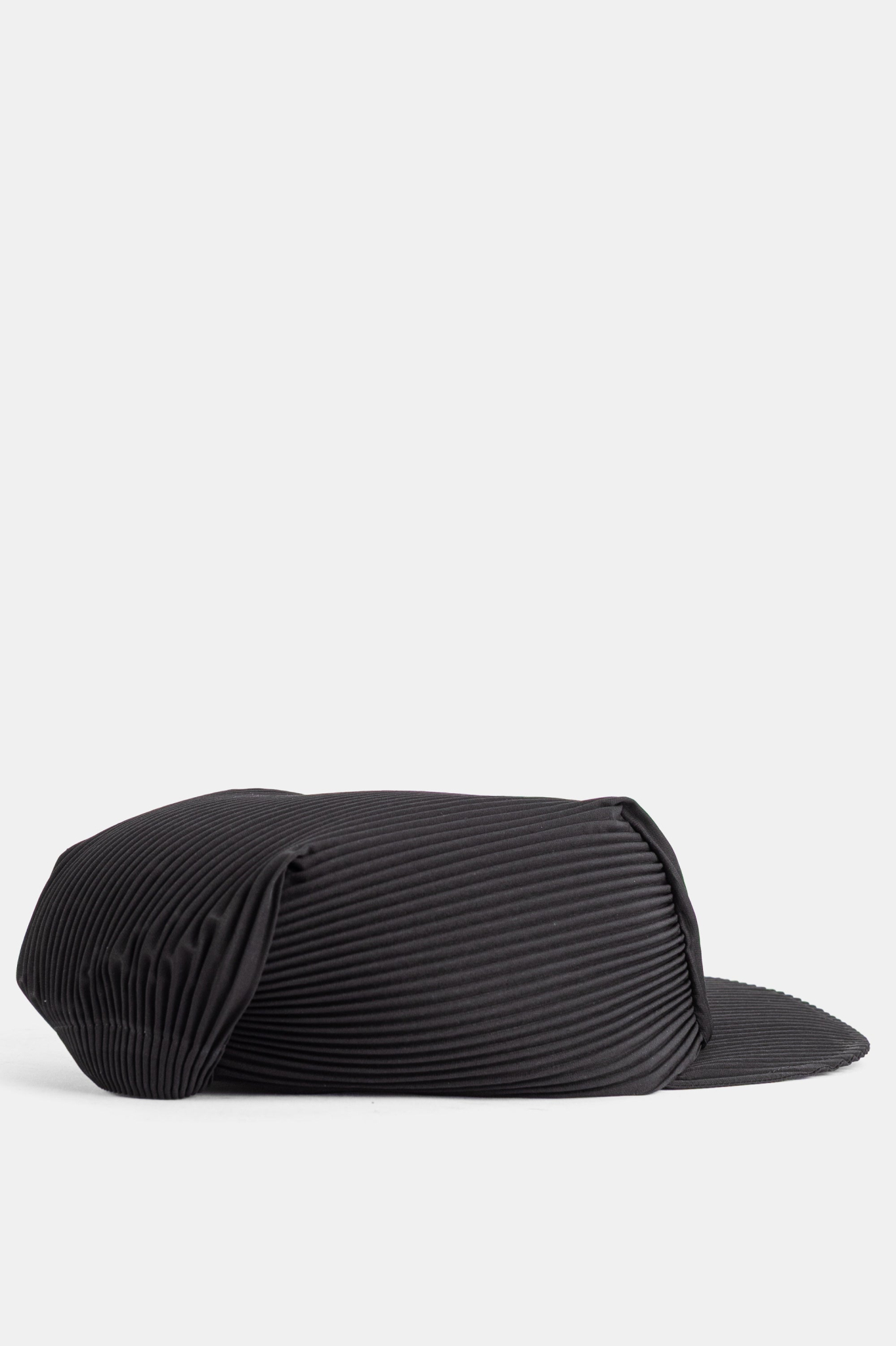 [PLEATS PLEASE ISSEY MIYAKE] Cap FW26 PP69AA861