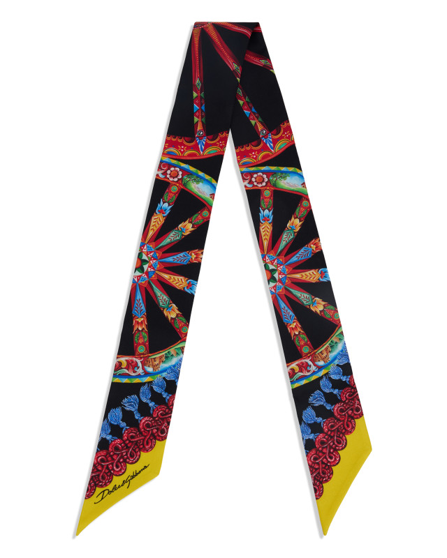 Scarf with colorful details