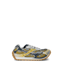 Sneakers with mesh