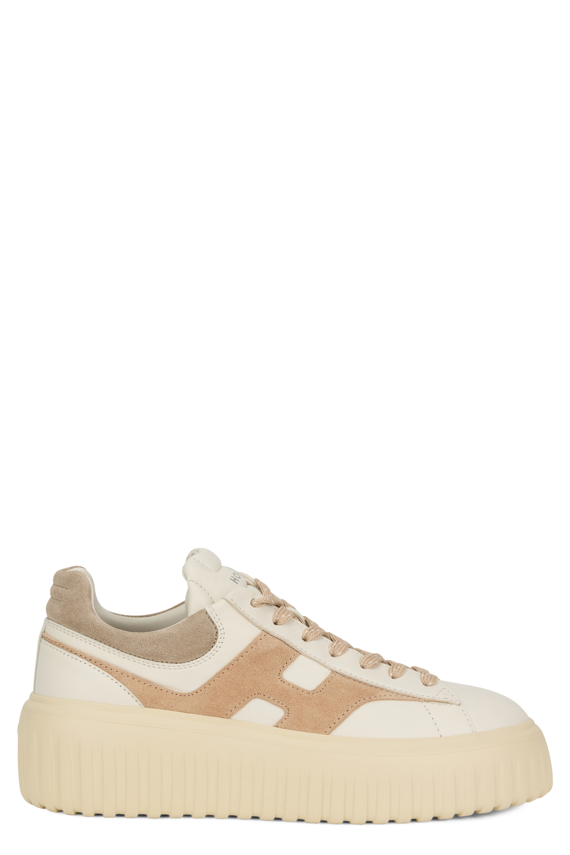 Sport shoes with high sole