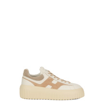 Sport shoes with high sole