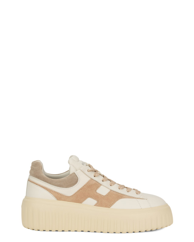 Sport shoes with high sole