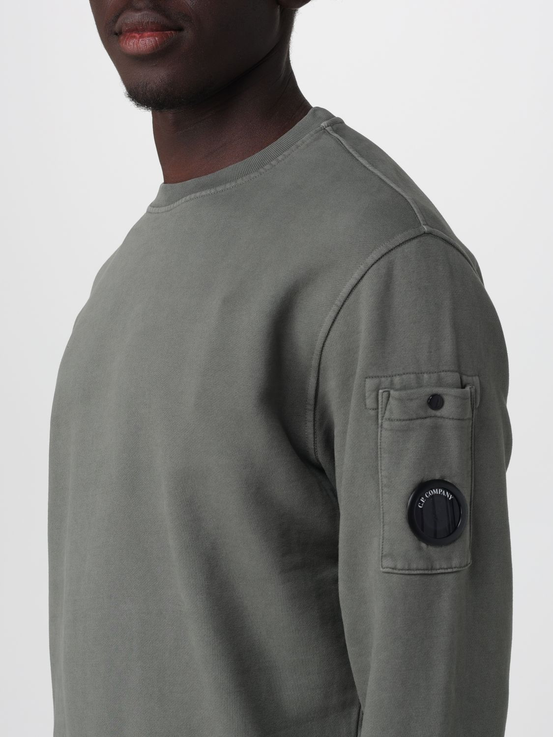 [C.P. Company] Sweatshirt FW26 21CMSS718A006372R 950