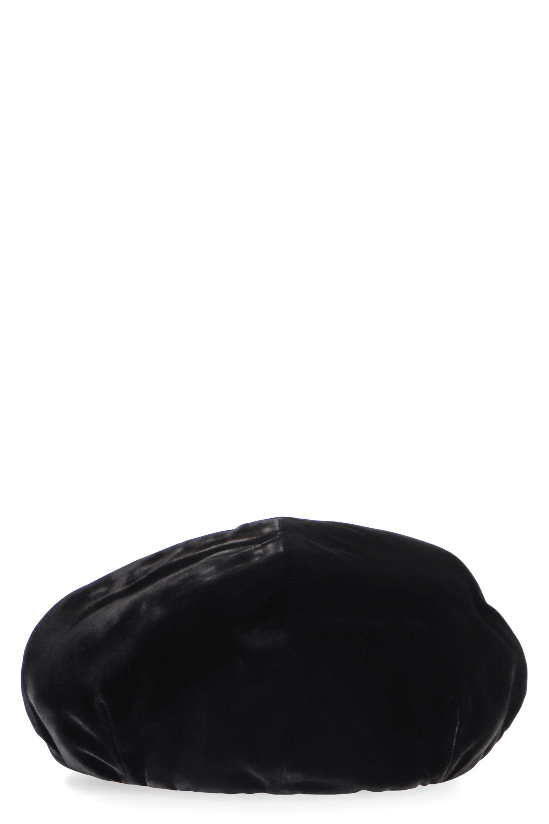 Basque in liquid velvet