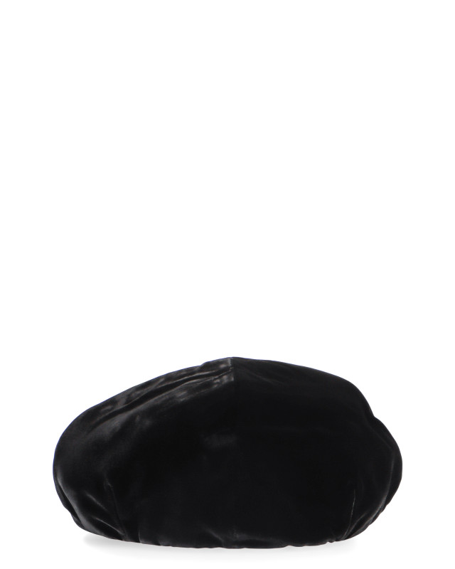 Basque in liquid velvet
