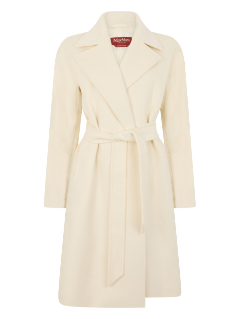 Coat with adjustable belt