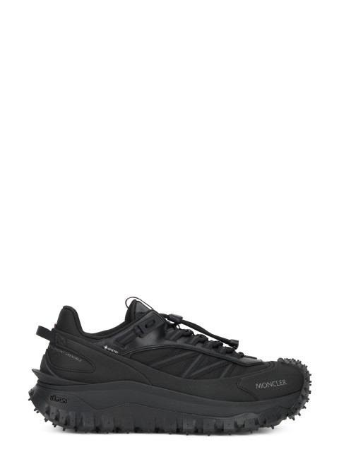 Sport shoes with high sole