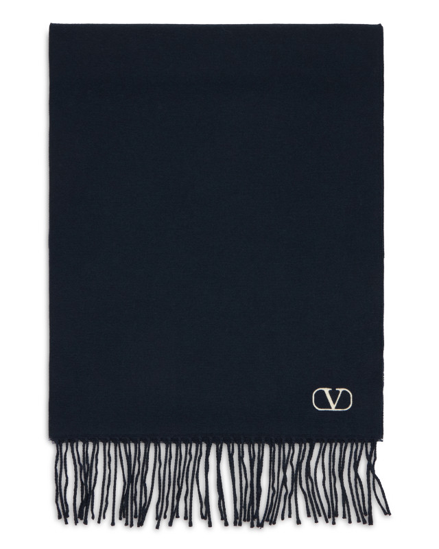 Scarf with fringes