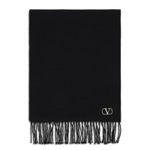 Scarf with decorative fringes