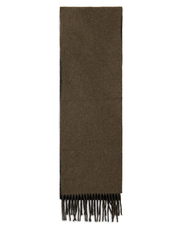 Scarf with fringes