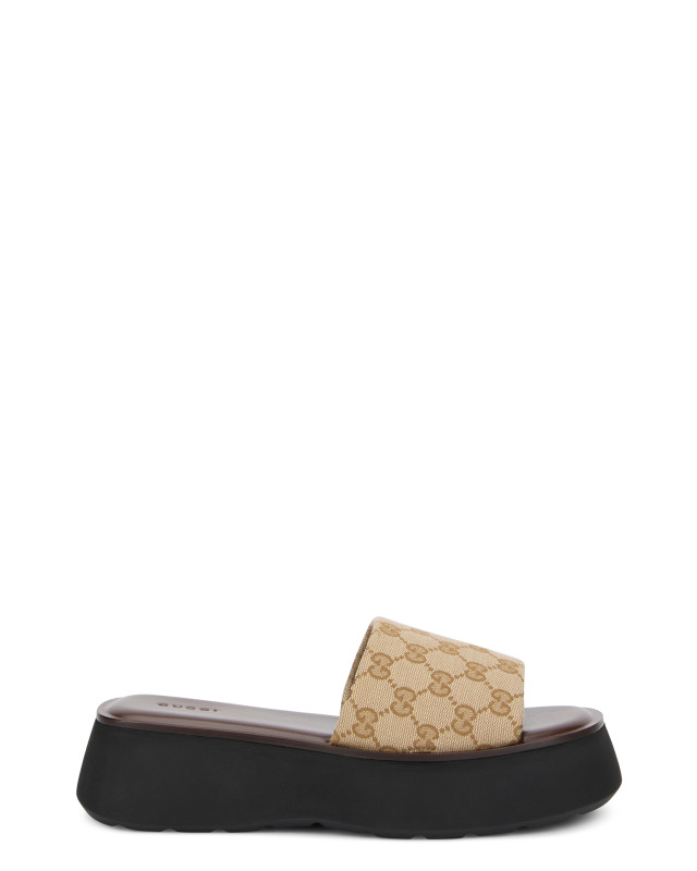 Slippers in fabric