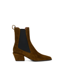 Pointed suede boots