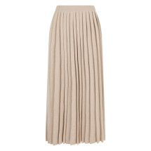 Long skirt with pleats