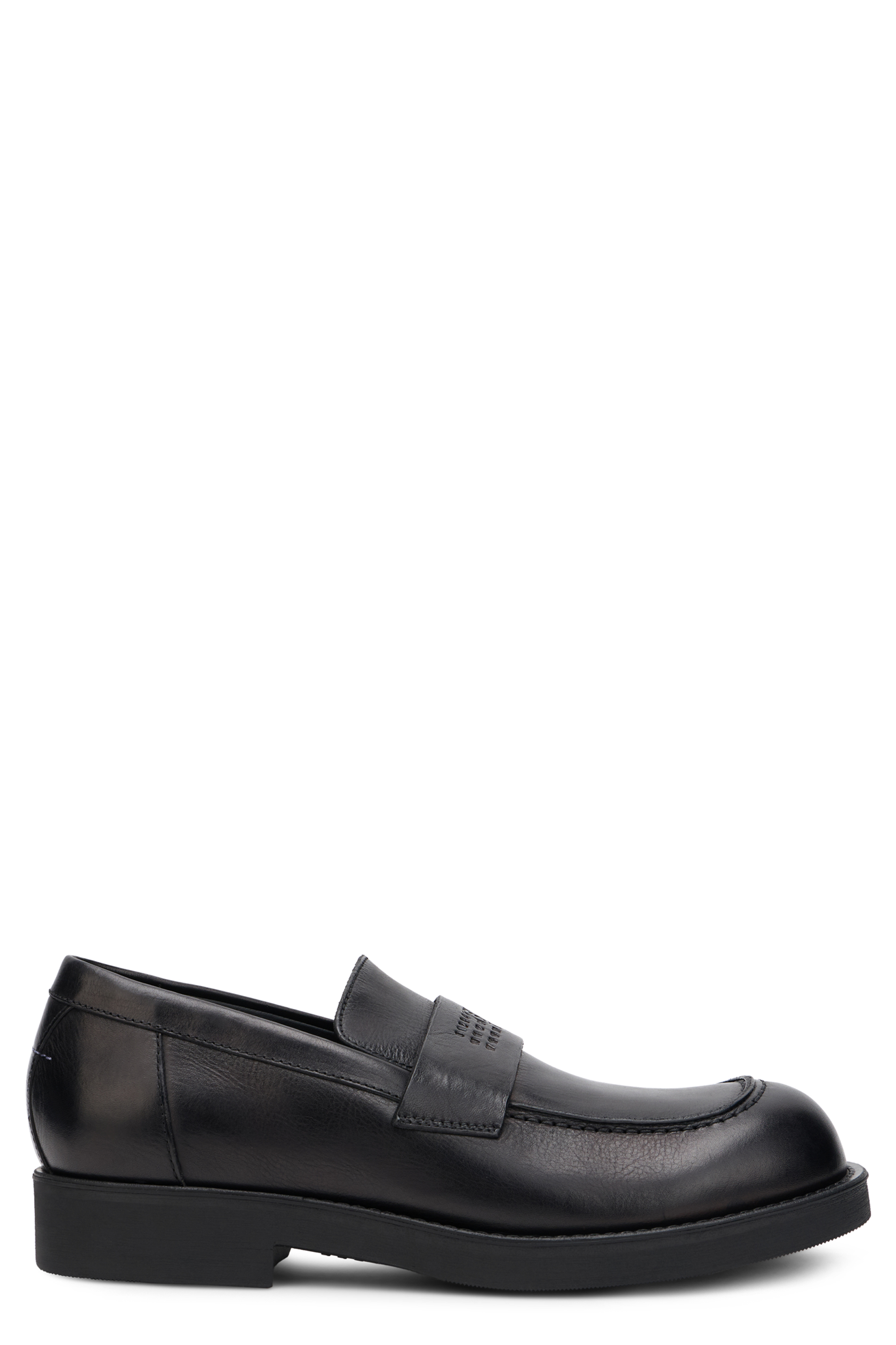 Casual loafers with distinctive details