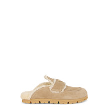 Slippers with fur