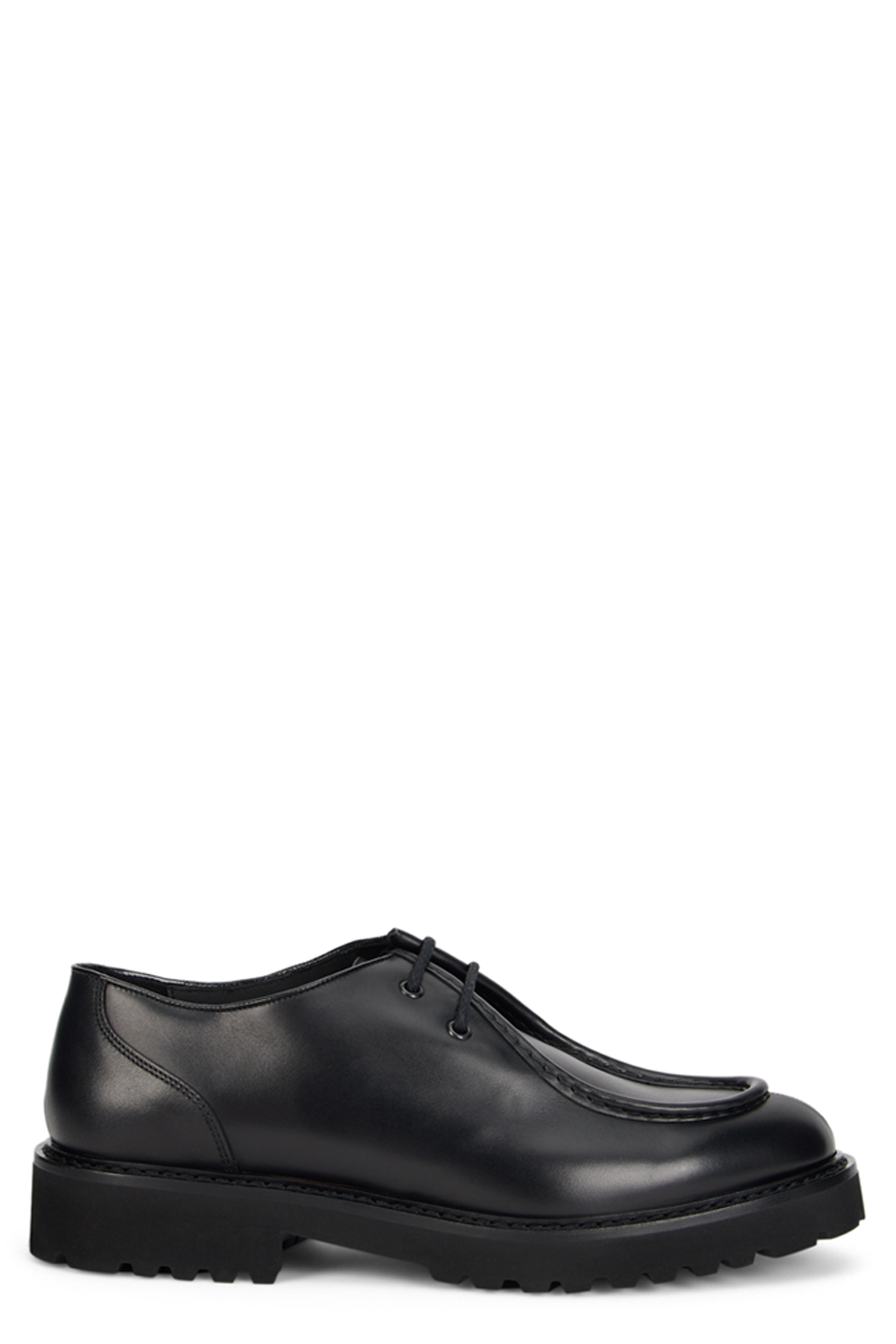 Casual lace-up shoes