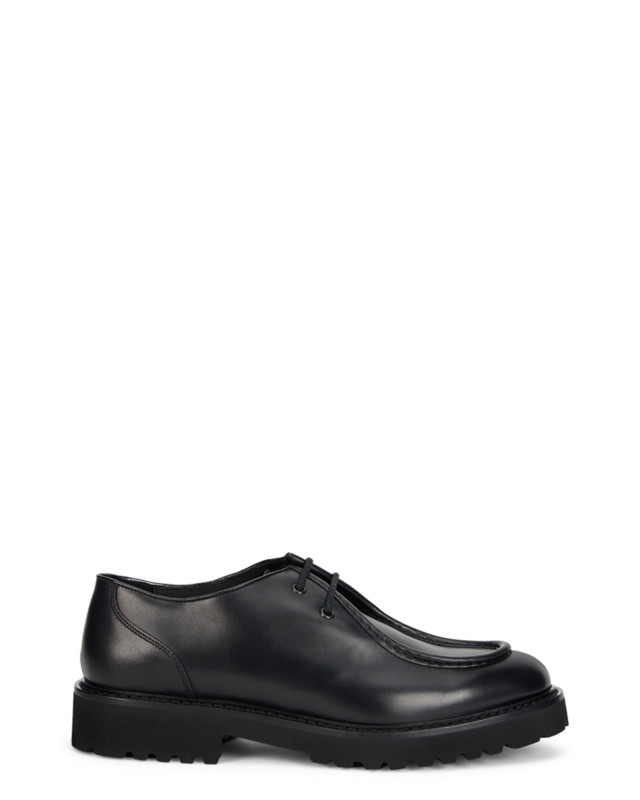 Casual lace-up shoes