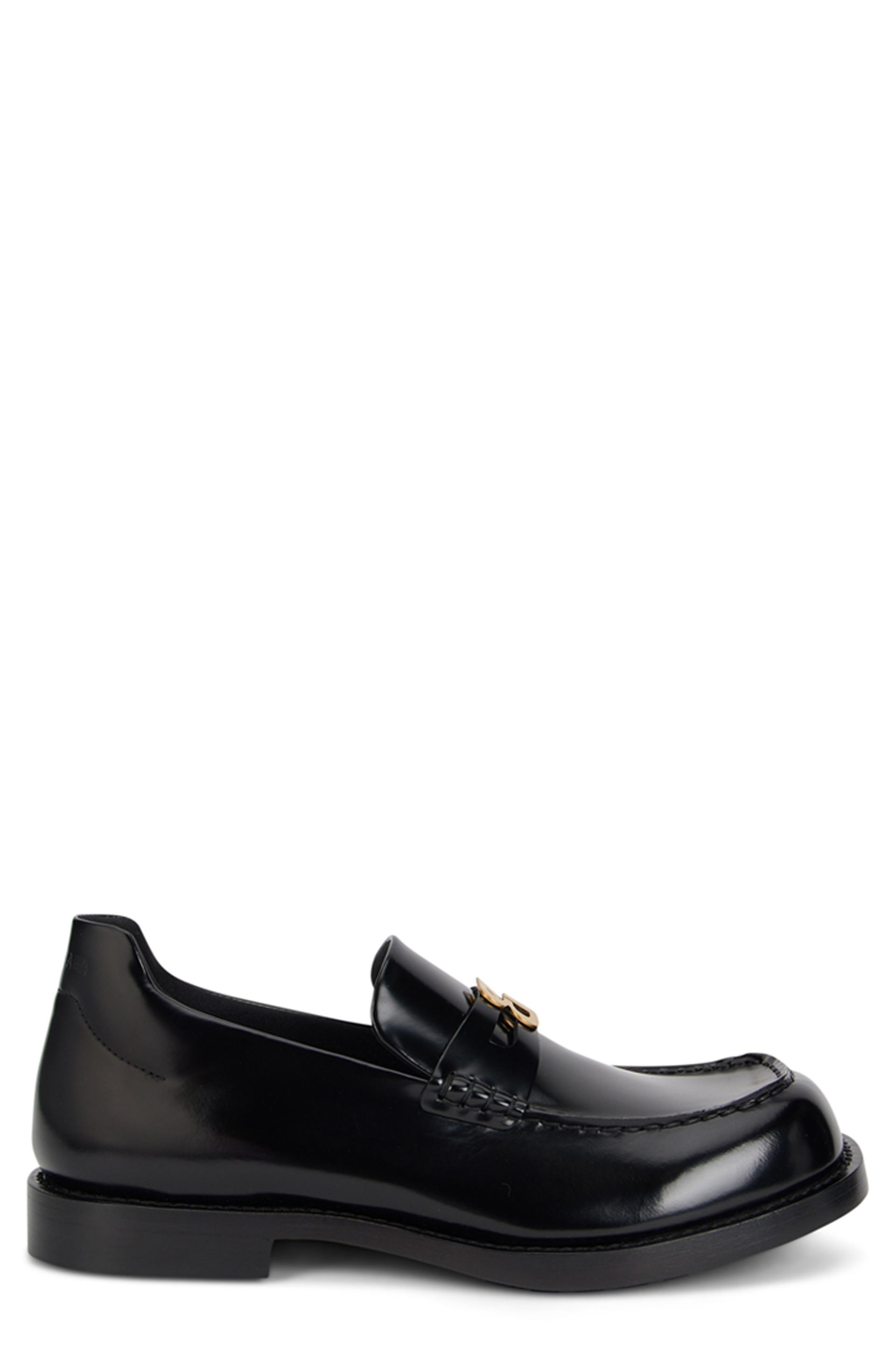 Loafers with curved sole
